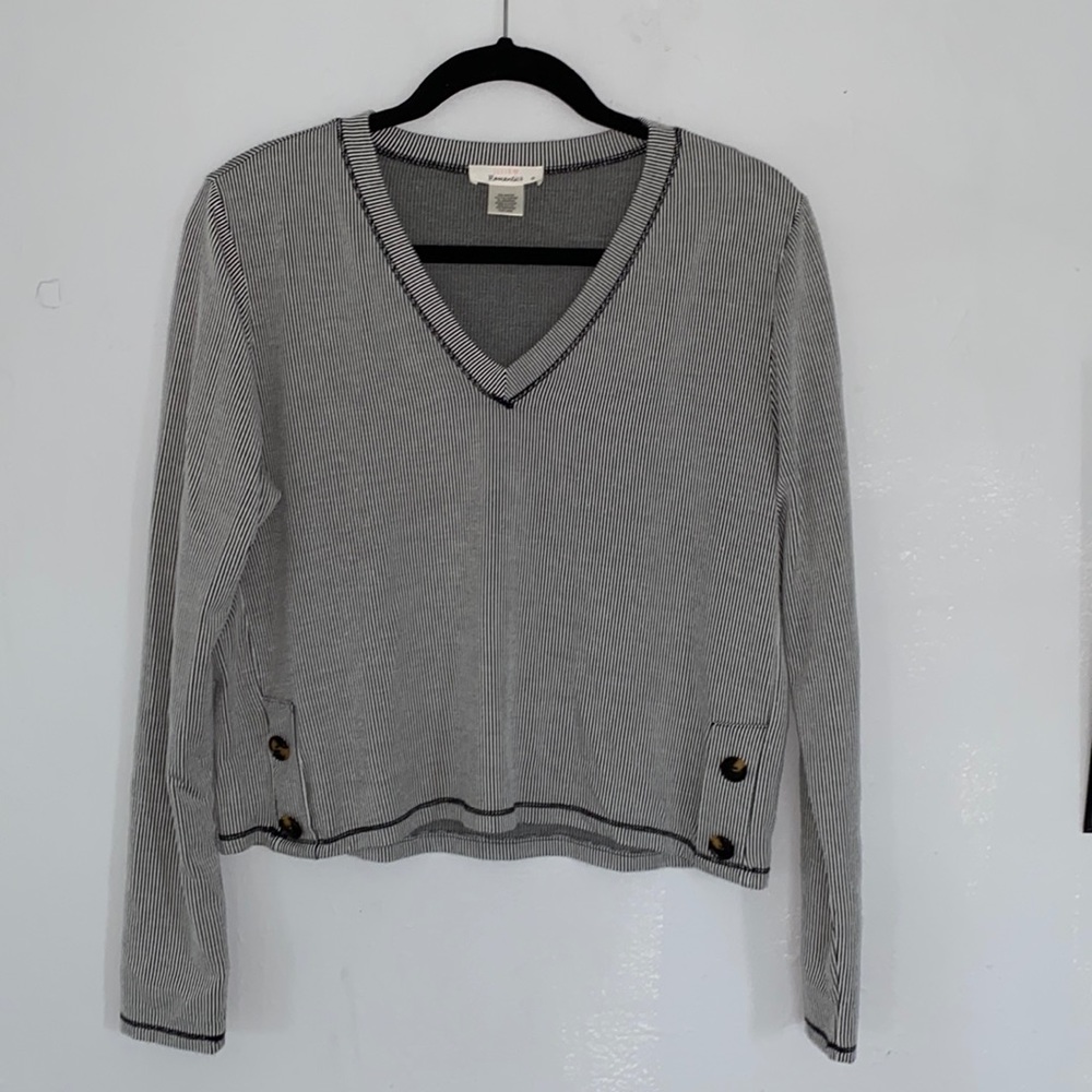 Urban Romantics Long Sleeve V-Neck